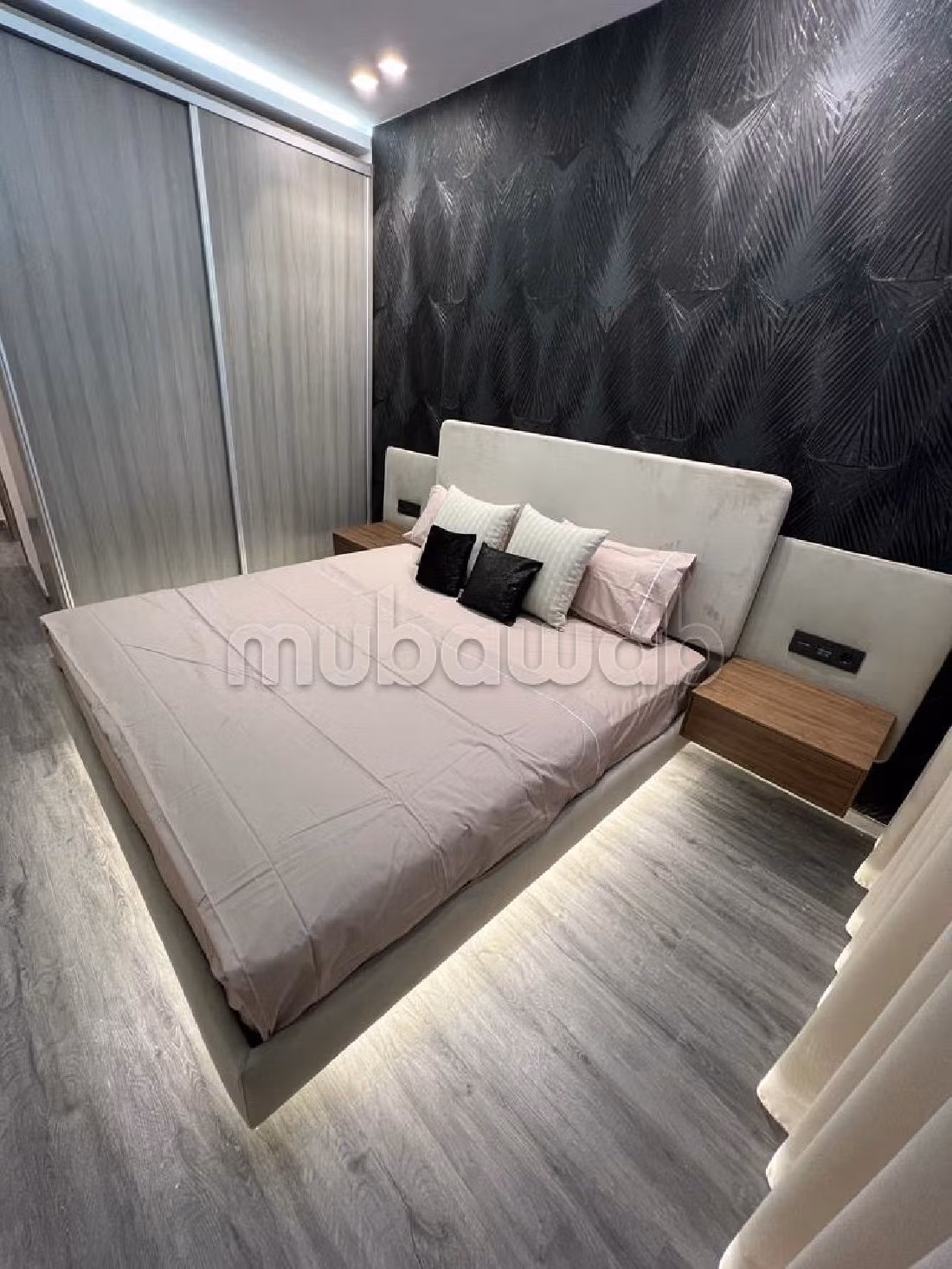 A LOUER Appartement moderne face à la gare de train