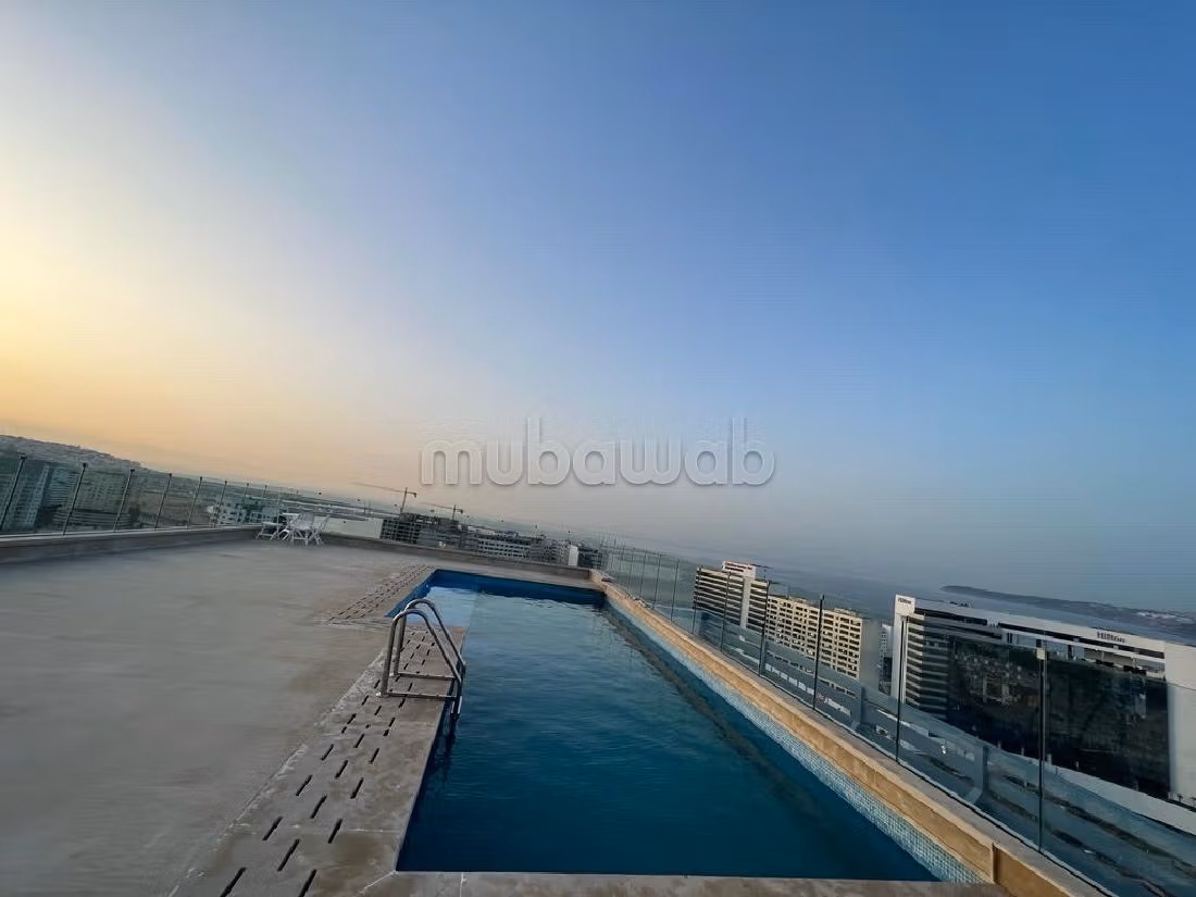 A LOUER Appartement moderne face à la gare de train