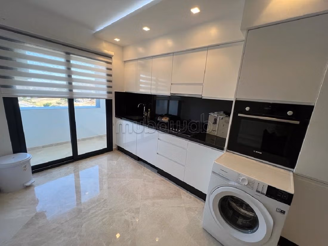 A LOUER Appartement moderne face à la gare de train