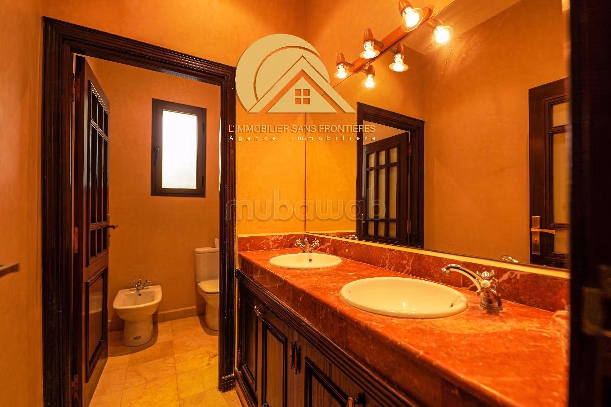 Villa vide à vendre, piscine jardin privés, Targa