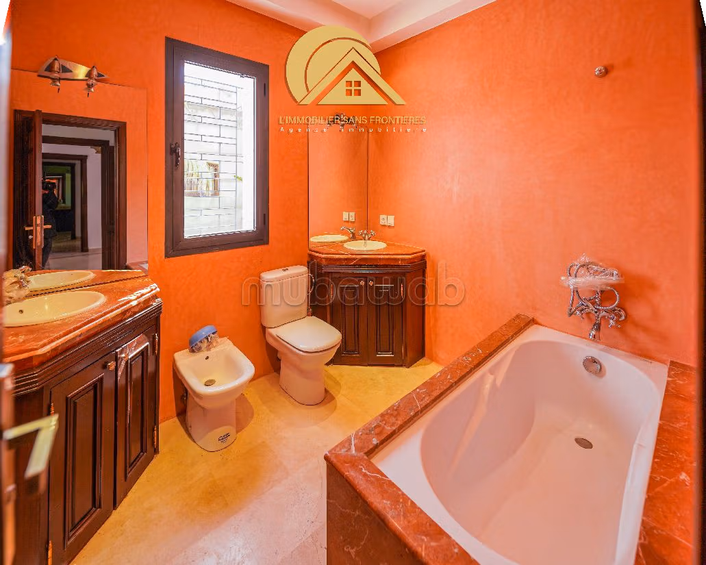 Villa vide à vendre, piscine jardin privés, Targa