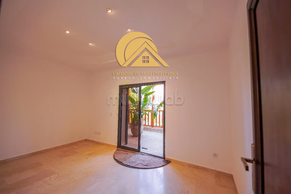 Villa vide à vendre, piscine jardin privés, Targa