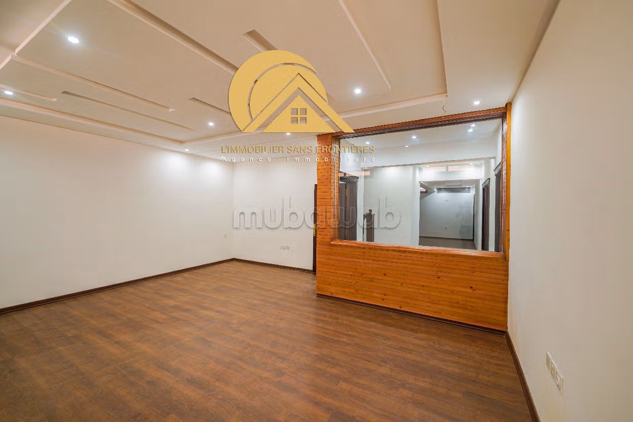 Villa vide à vendre, piscine jardin privés, Targa