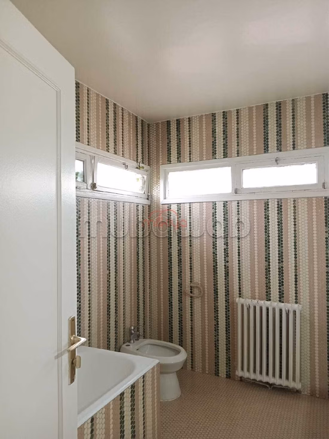 Casa de lujo en venta. Area 698 m². Jardín privado, trastero