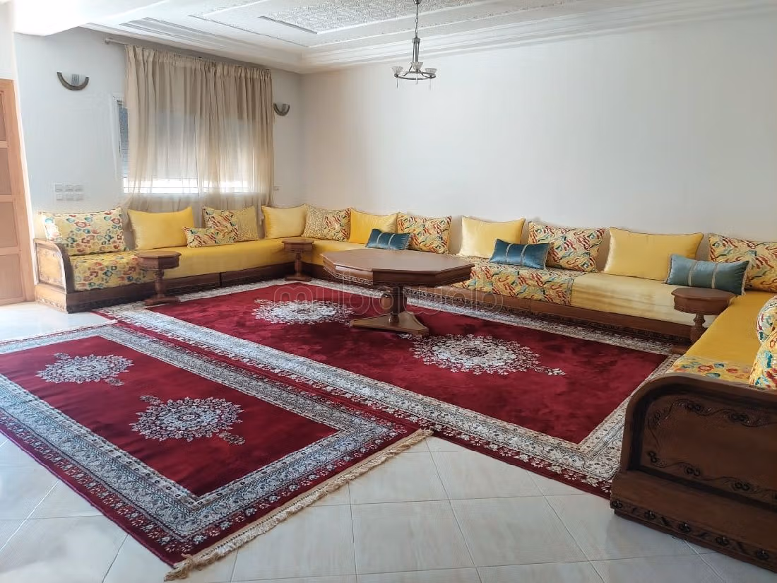 Fabulous villa for sale in El Hadadda. Area 250 m². Typical Moroccan living room, secured residence. 