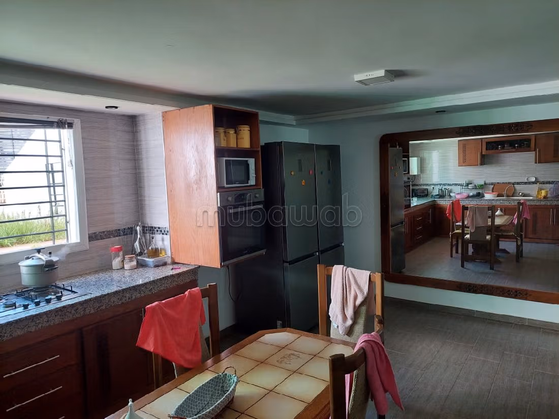 Fabulous villa for sale in El Hadadda. Area 250 m². Typical Moroccan living room, secured residence. 