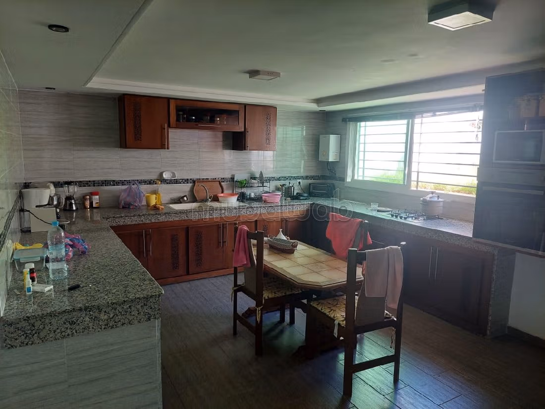 Fabulous villa for sale in El Hadadda. Area 250 m². Typical Moroccan living room, secured residence. 