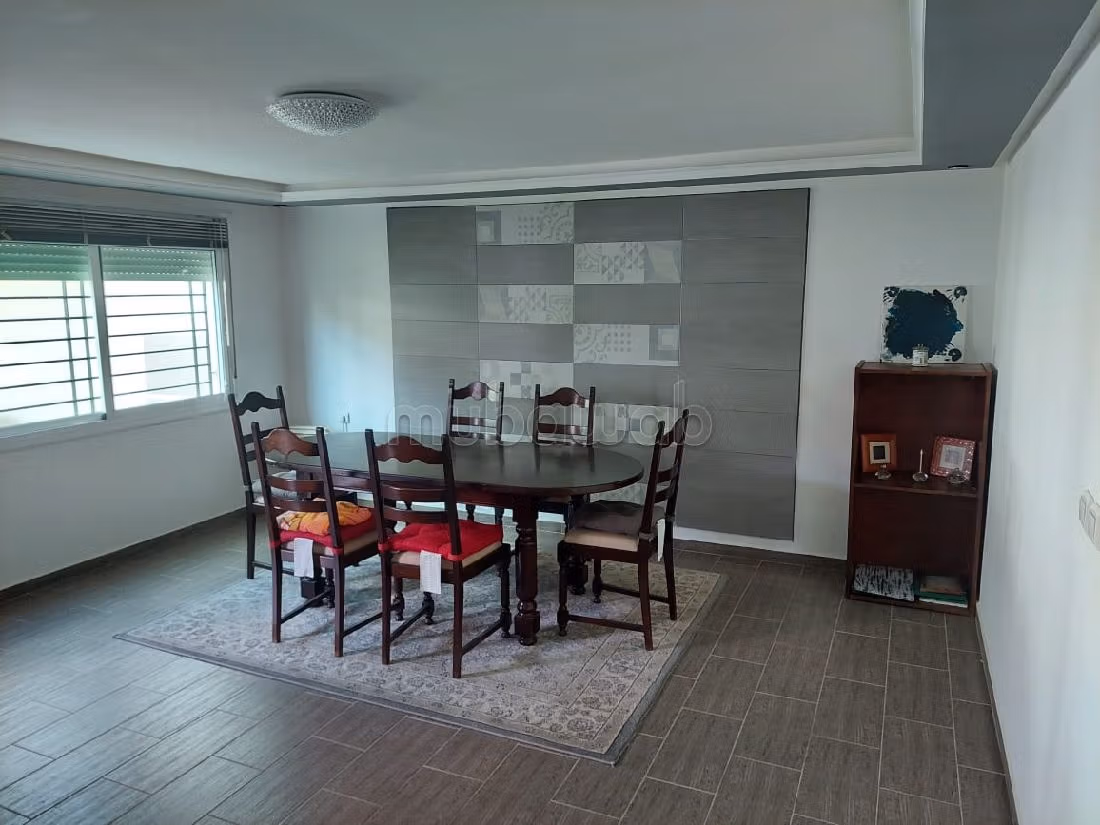 Fabulous villa for sale in El Hadadda. Area 250 m². Typical Moroccan living room, secured residence. 
