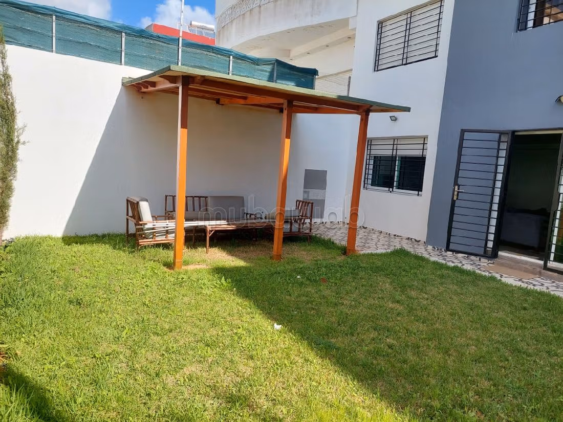 Fabulous villa for sale in El Hadadda. Area 250 m². Typical Moroccan living room, secured residence. 