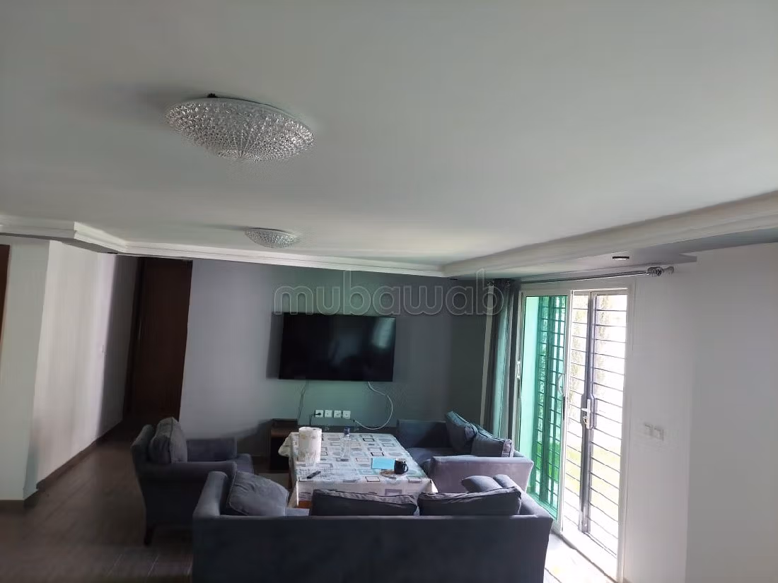 Fabulous villa for sale in El Hadadda. Area 250 m². Typical Moroccan living room, secured residence. 