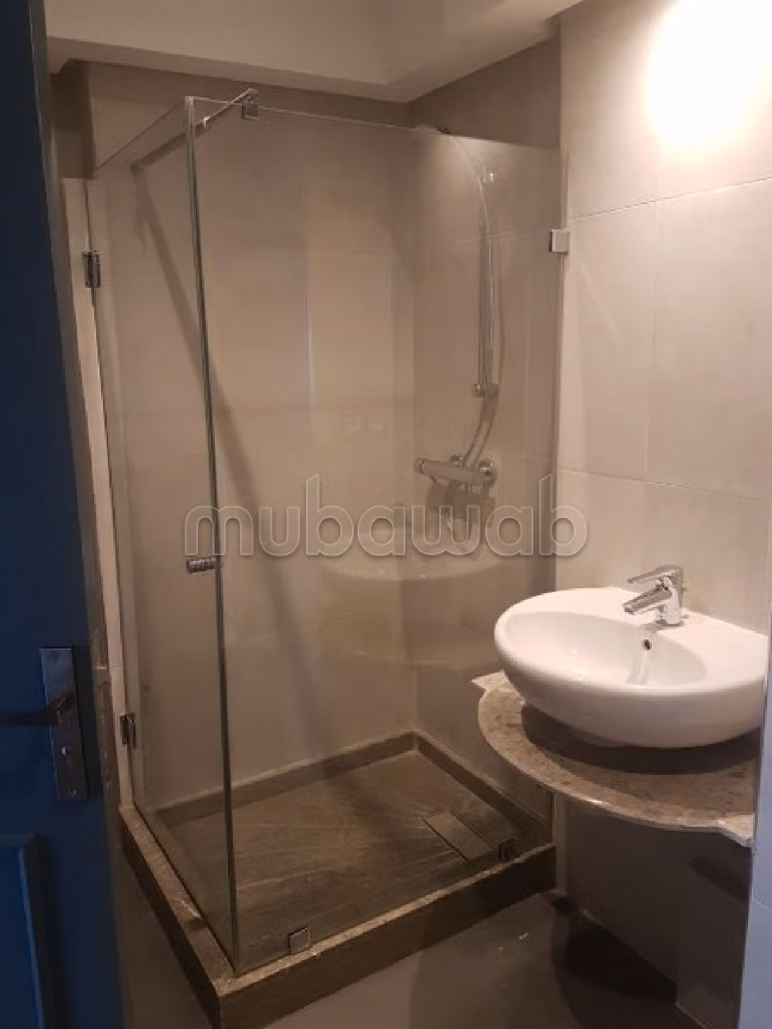 شقة رائعة للإيجار براسين. 4 قطع كبيرة. مصعد. 