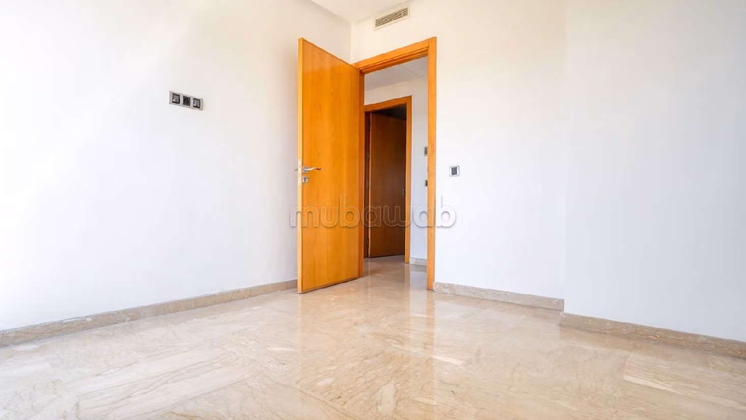 Lovely apartment for rent in Palmier. 4 comfortable rooms. Double glazed windows and reinforced door.