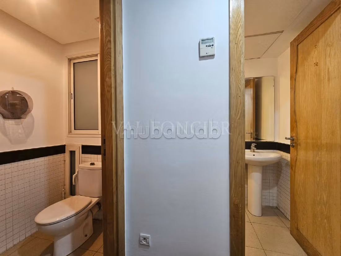 Ufficio da affittare a Racine. Superficie di 134 m². Collegamento Internet. 