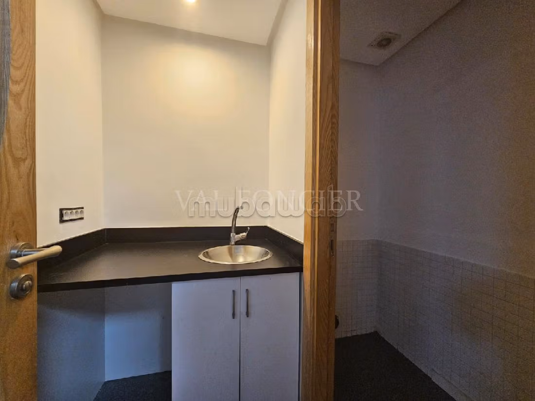 Ufficio da affittare a Racine. Superficie di 134 m². Collegamento Internet. 