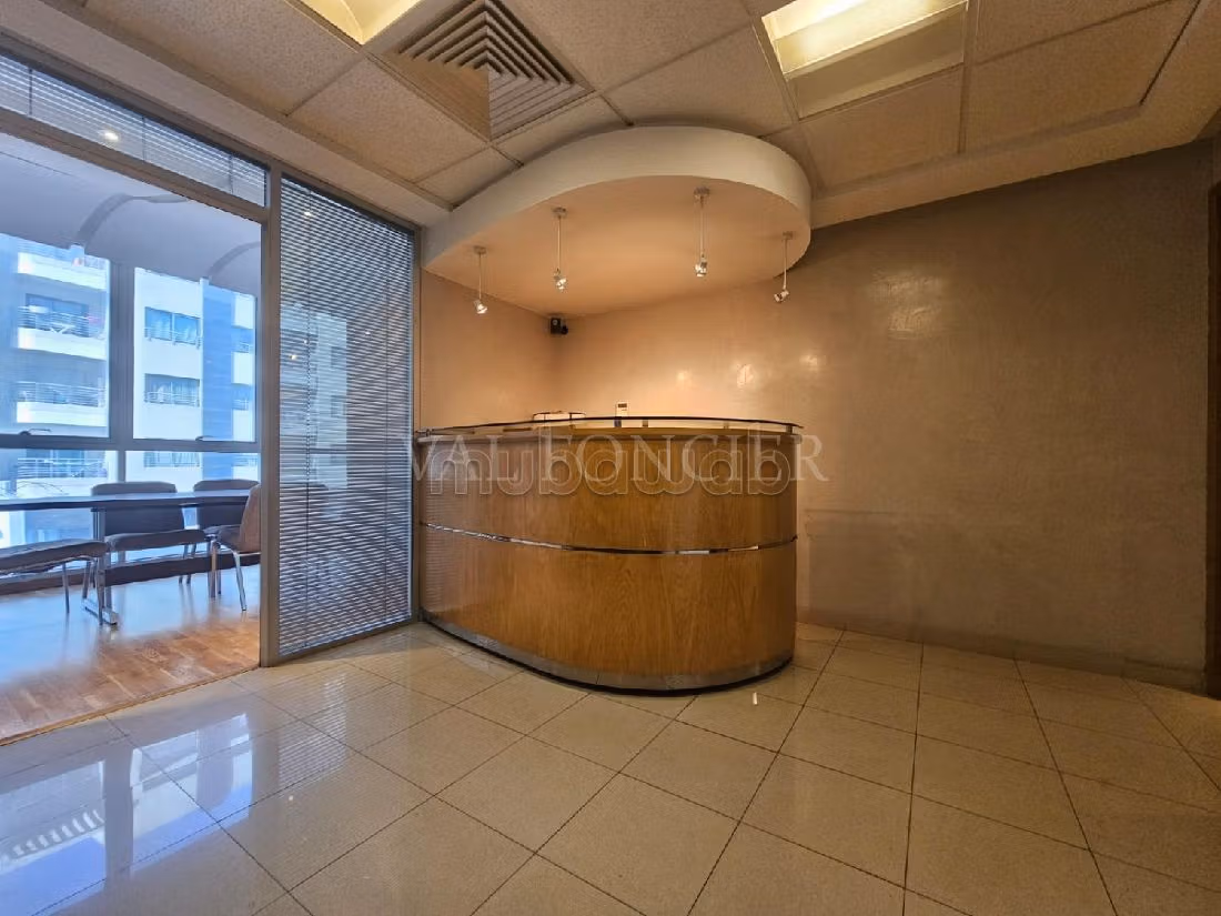 Offices for rent in Racine. Surface area 100 m². Free WiFi