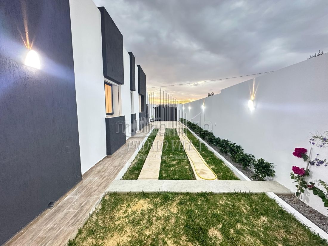 a charming single storey villa with swimming pool