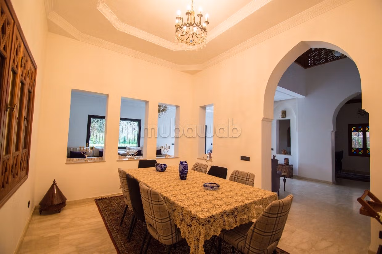 Te koop: villa's en luxe woningen in Michouar. 9 Ruimtes. Met zwembad en airconditioning. 