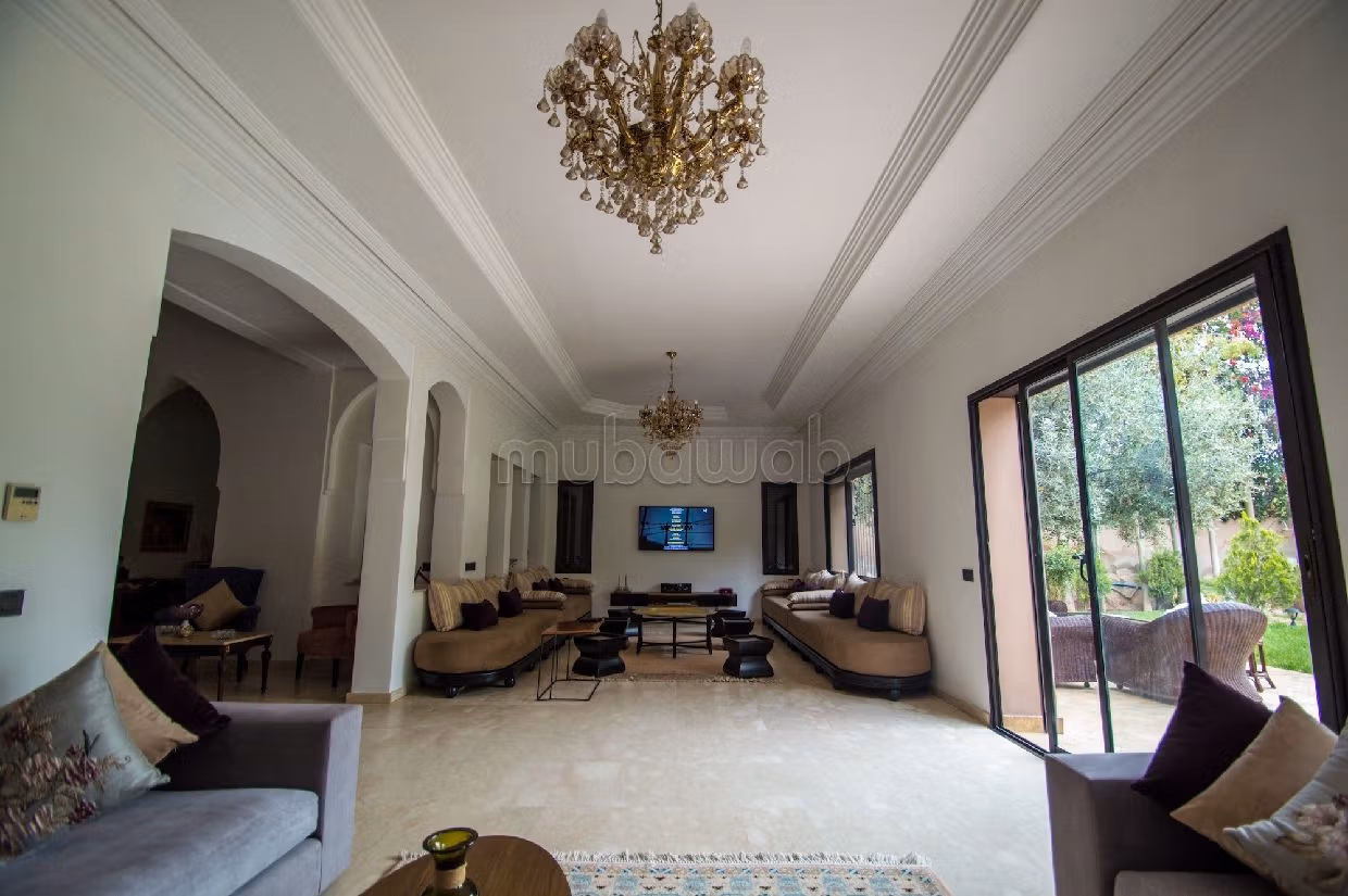 Te koop: villa's en luxe woningen in Michouar. 9 Ruimtes. Met zwembad en airconditioning. 