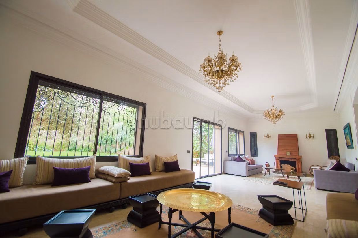 Te koop: villa's en luxe woningen in Michouar. 9 Ruimtes. Met zwembad en airconditioning. 