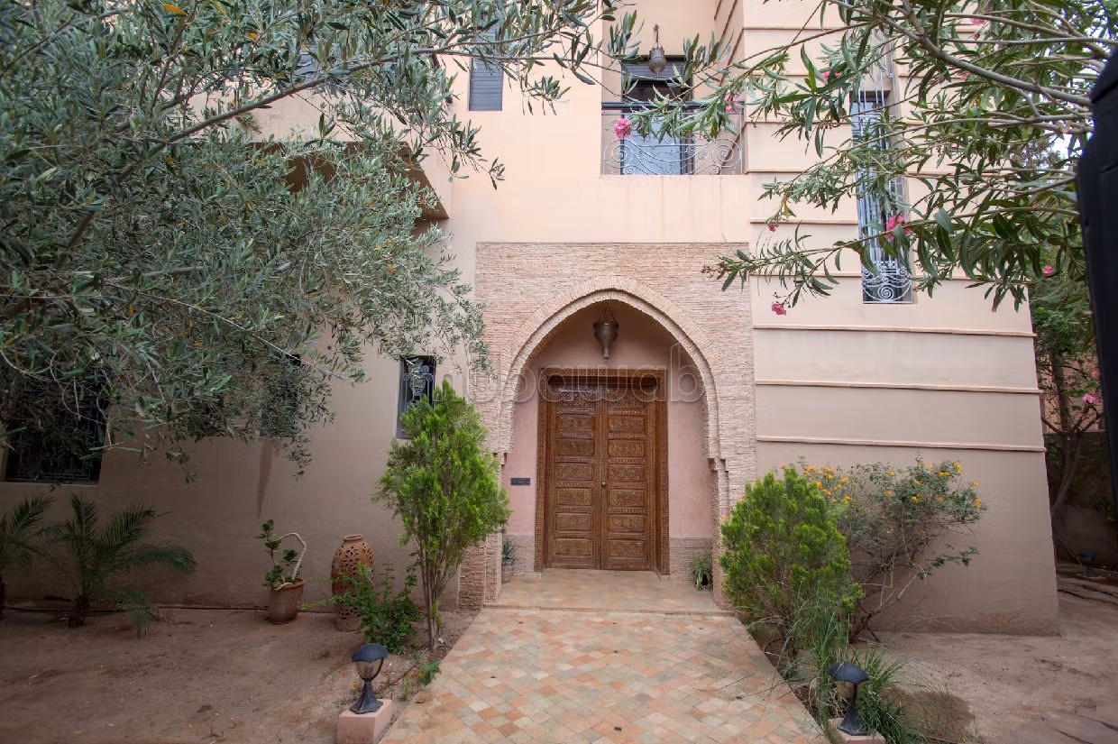 Te koop: villa's en luxe woningen in Michouar. 9 Ruimtes. Met zwembad en airconditioning. 