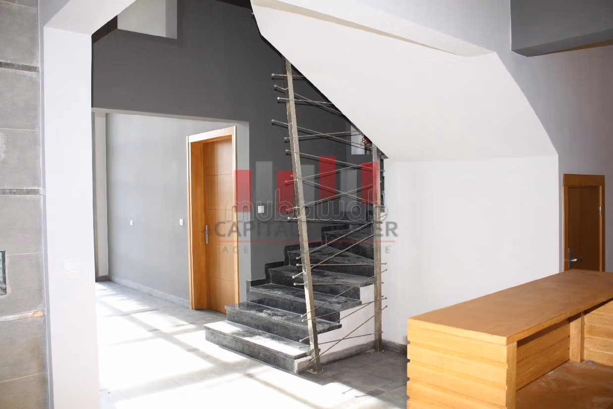 Inmueble en alquiler en Hay Hassani. Superficie de 6300 m². 