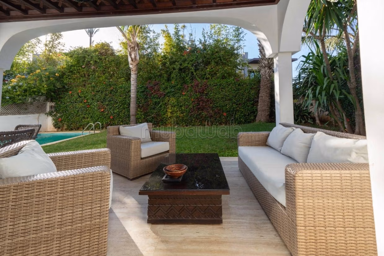 Villa di lusso in affitto a Ain Diab. 4 locali spaziosi. Piscina e servizio di concierge