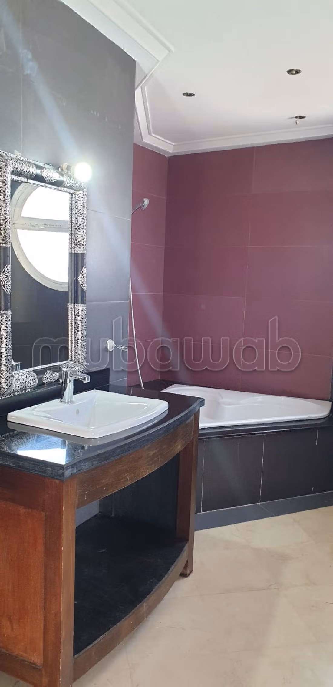 فيلات و منازل فاخرة للكراء بعين الذياب. 4 غرف. مكيف للهواء وحوض للسباحة
