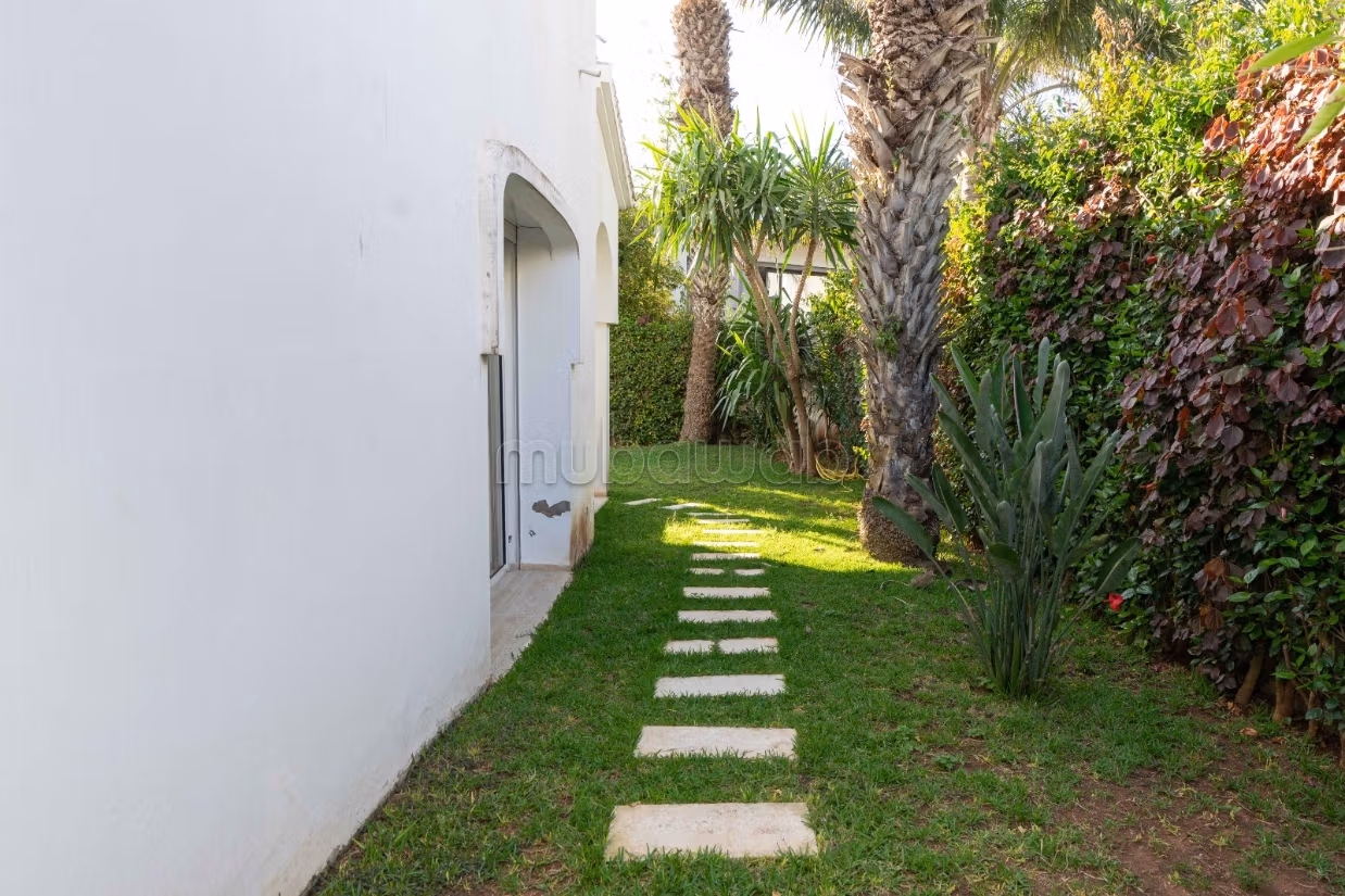 Villa di lusso in affitto a Ain Diab. 4 locali spaziosi. Piscina e servizio di concierge
