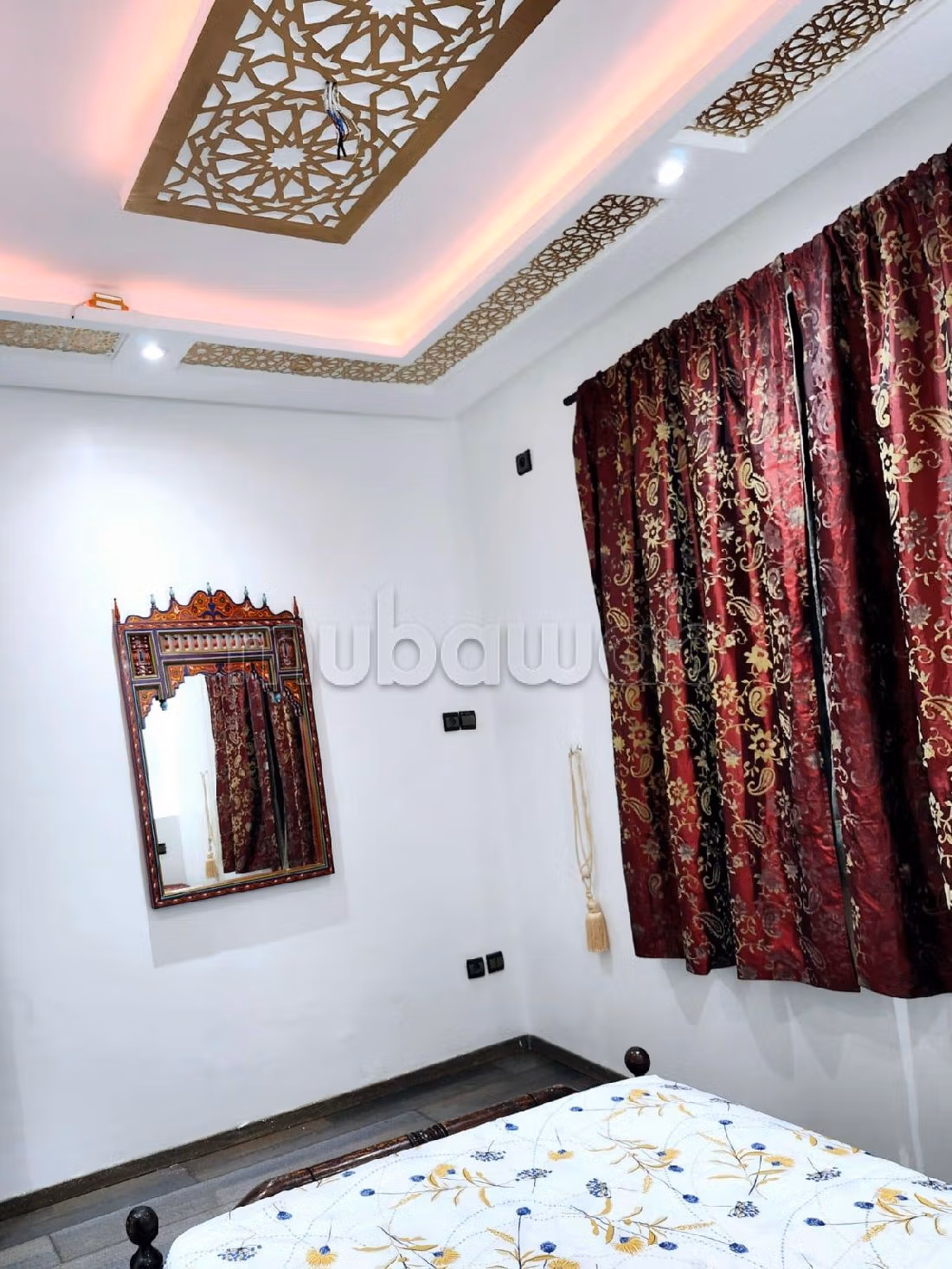 In de verhuur: appartementen in Guéliz. Totale oppervlakte 80 m². Traditionele, Marokkaanse woonkamer en satellietschotel