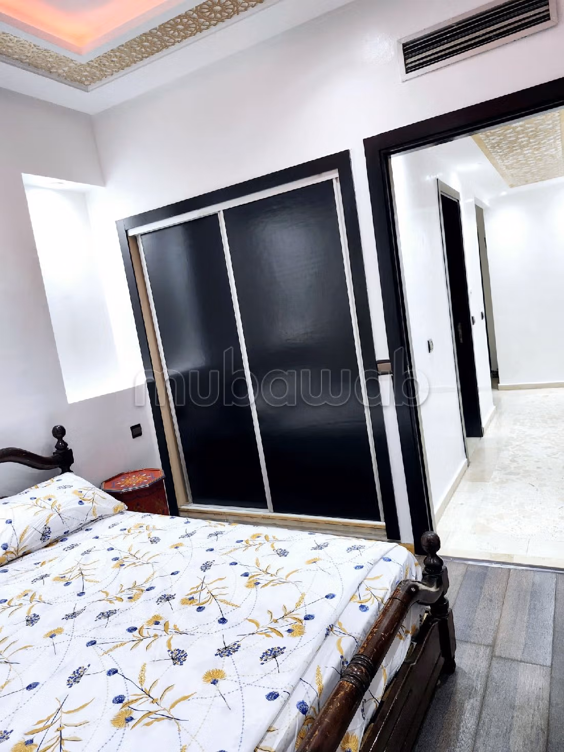 In de verhuur: appartementen in Guéliz. Totale oppervlakte 80 m². Traditionele, Marokkaanse woonkamer en satellietschotel