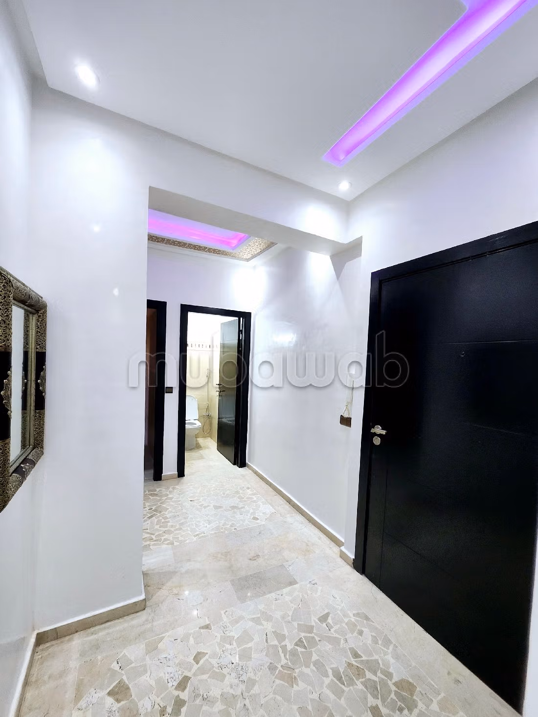 In de verhuur: appartementen in Guéliz. Totale oppervlakte 80 m². Traditionele, Marokkaanse woonkamer en satellietschotel