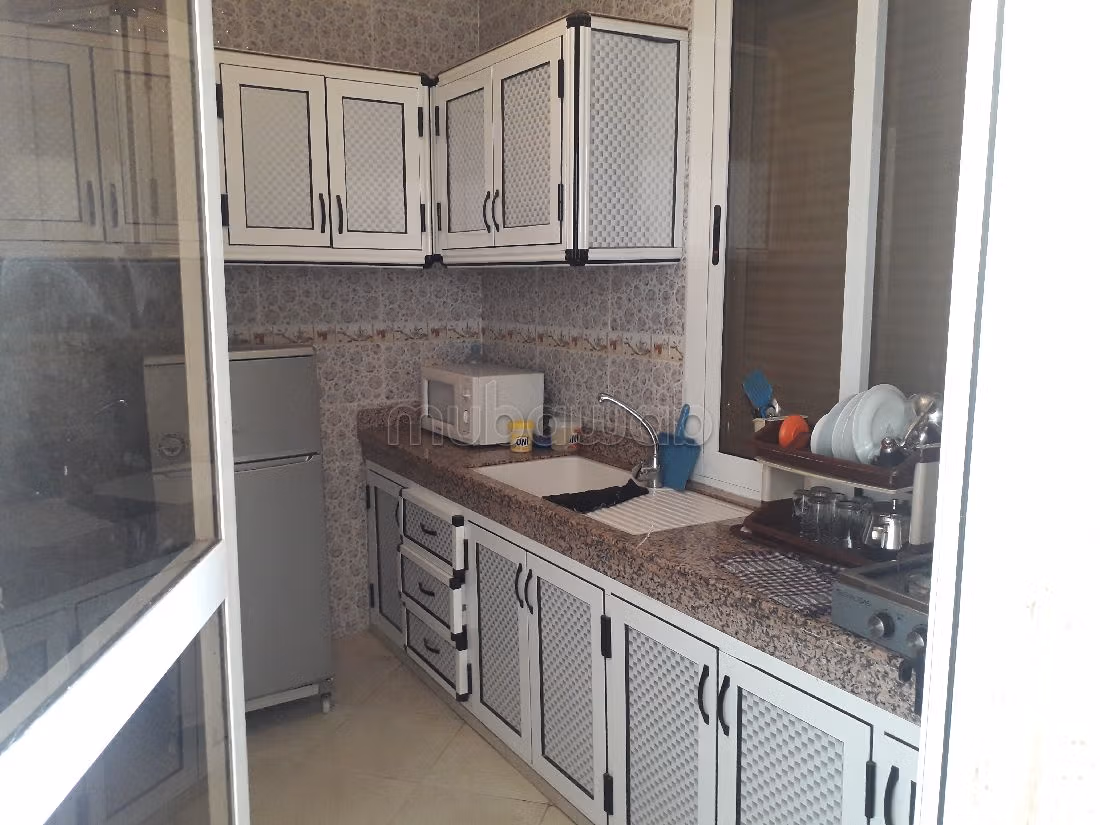 In de verhuur: appartementen in Marjane. Oppervlakte 91 m². Beveilingssysteem en traditionele woonkamer.