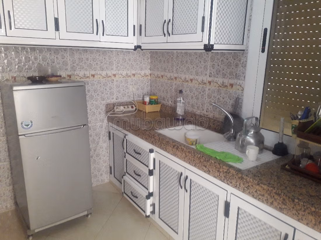 In de verhuur: appartementen in Marjane. Oppervlakte 91 m². Beveilingssysteem en traditionele woonkamer.