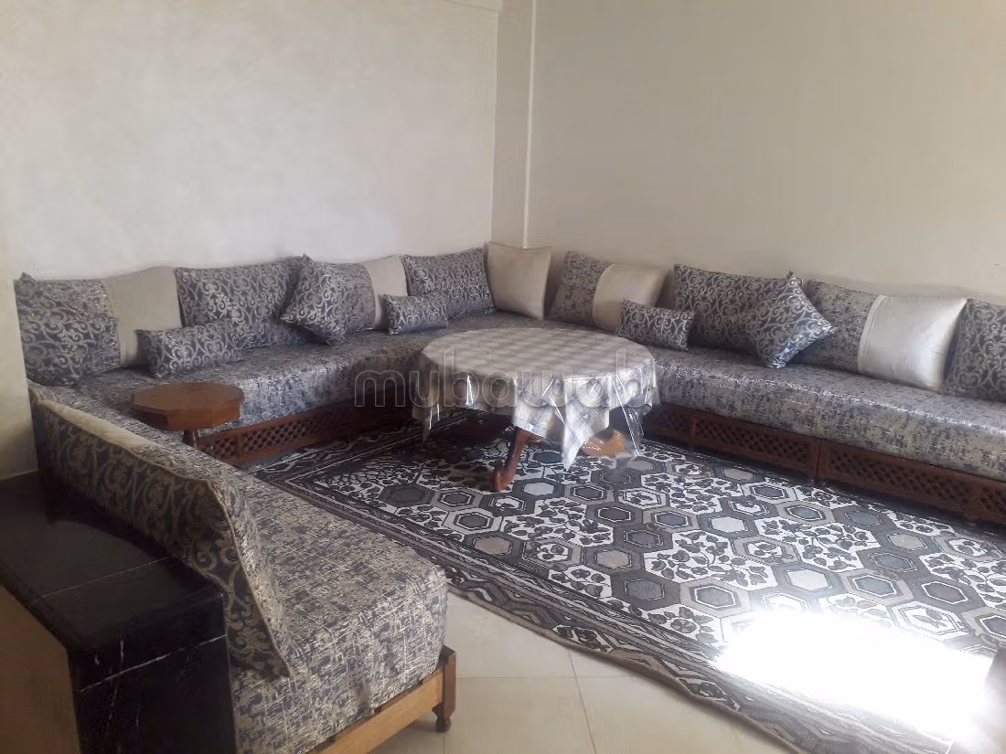 In de verhuur: appartementen in Marjane. Oppervlakte 91 m². Beveilingssysteem en traditionele woonkamer.