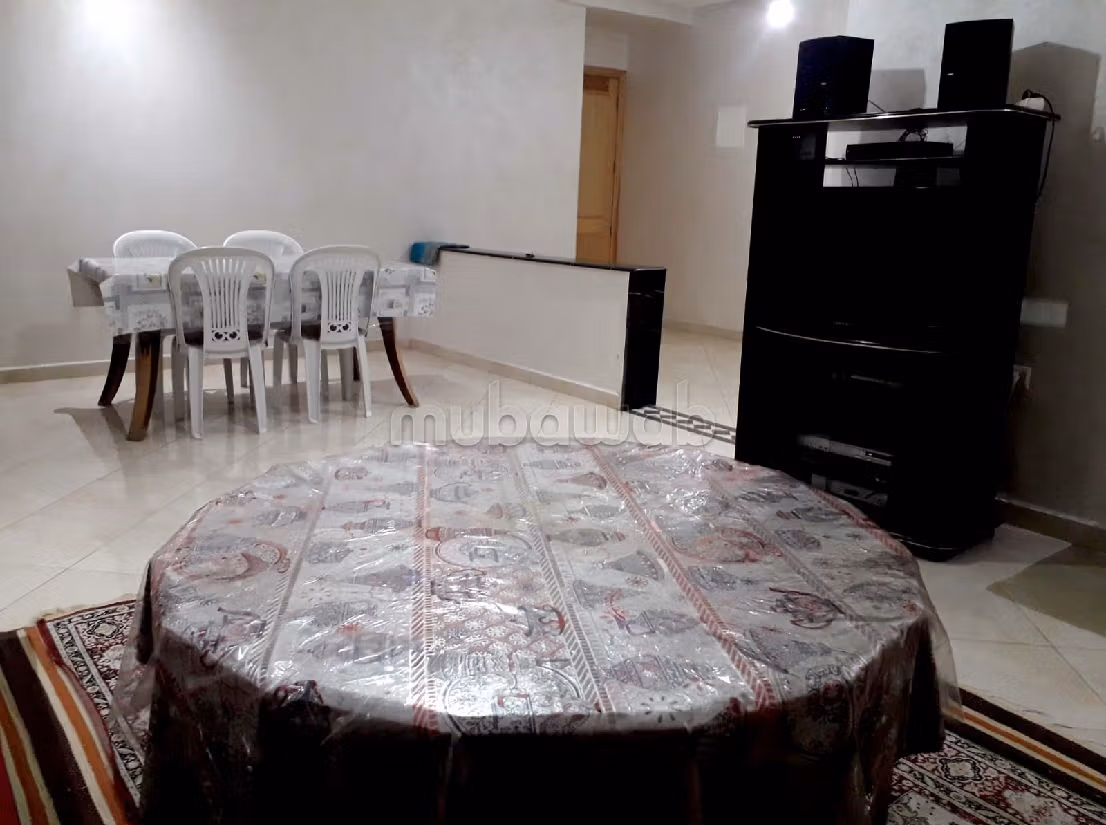 In de verhuur: appartementen in Marjane. Oppervlakte 91 m². Beveilingssysteem en traditionele woonkamer.