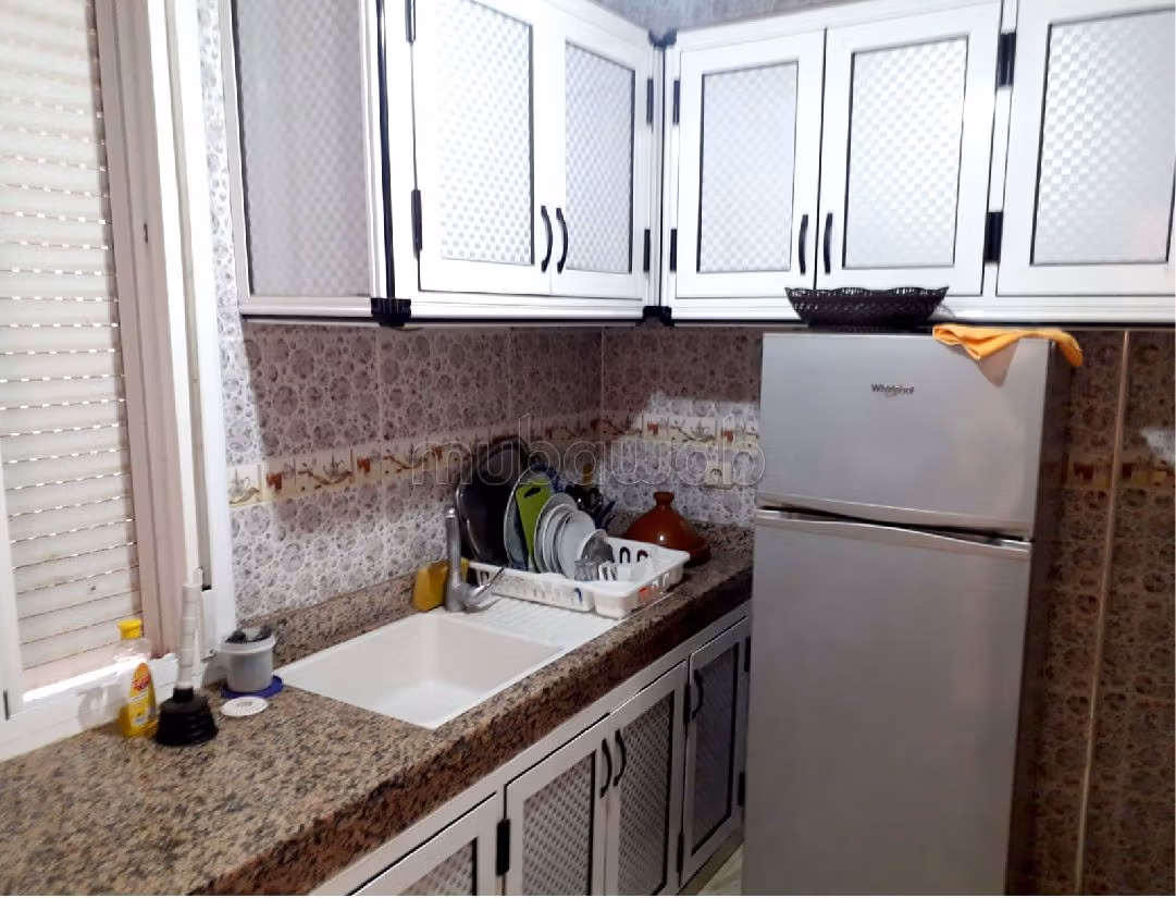 In de verhuur: appartementen in Marjane. Oppervlakte 91 m². Beveilingssysteem en traditionele woonkamer.