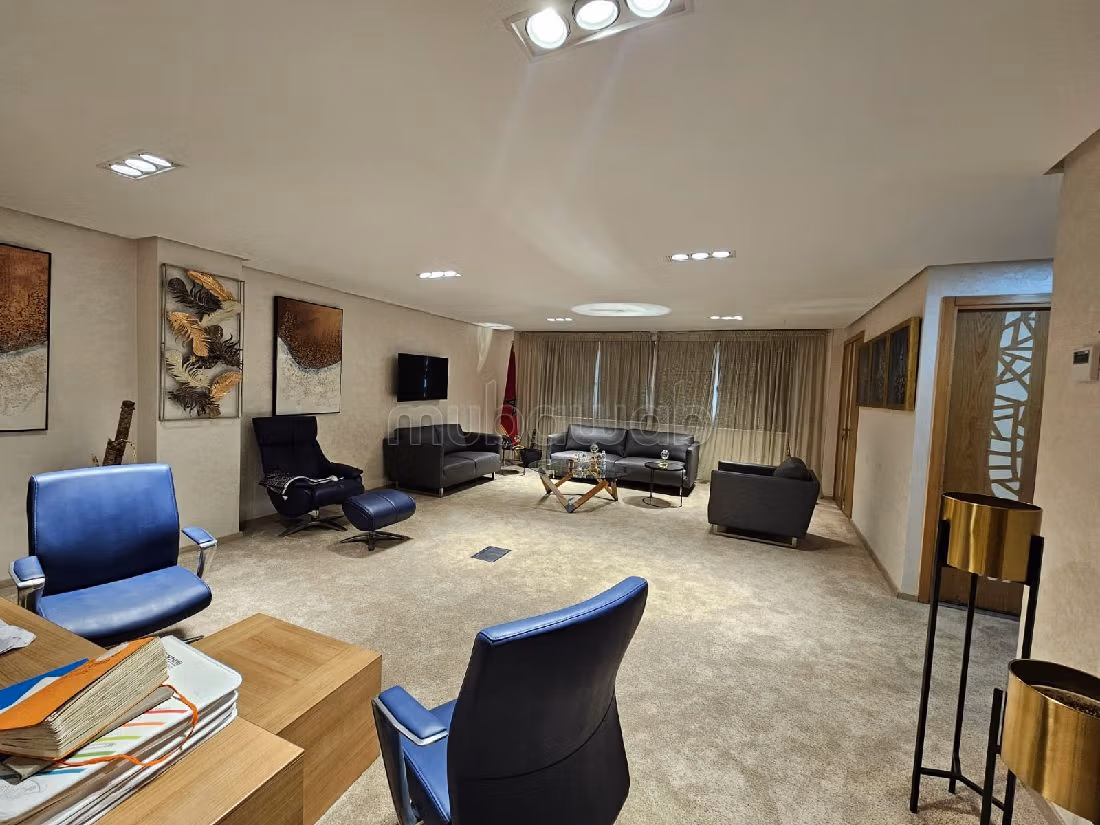 Bureau neuf bien aménagé à vendre