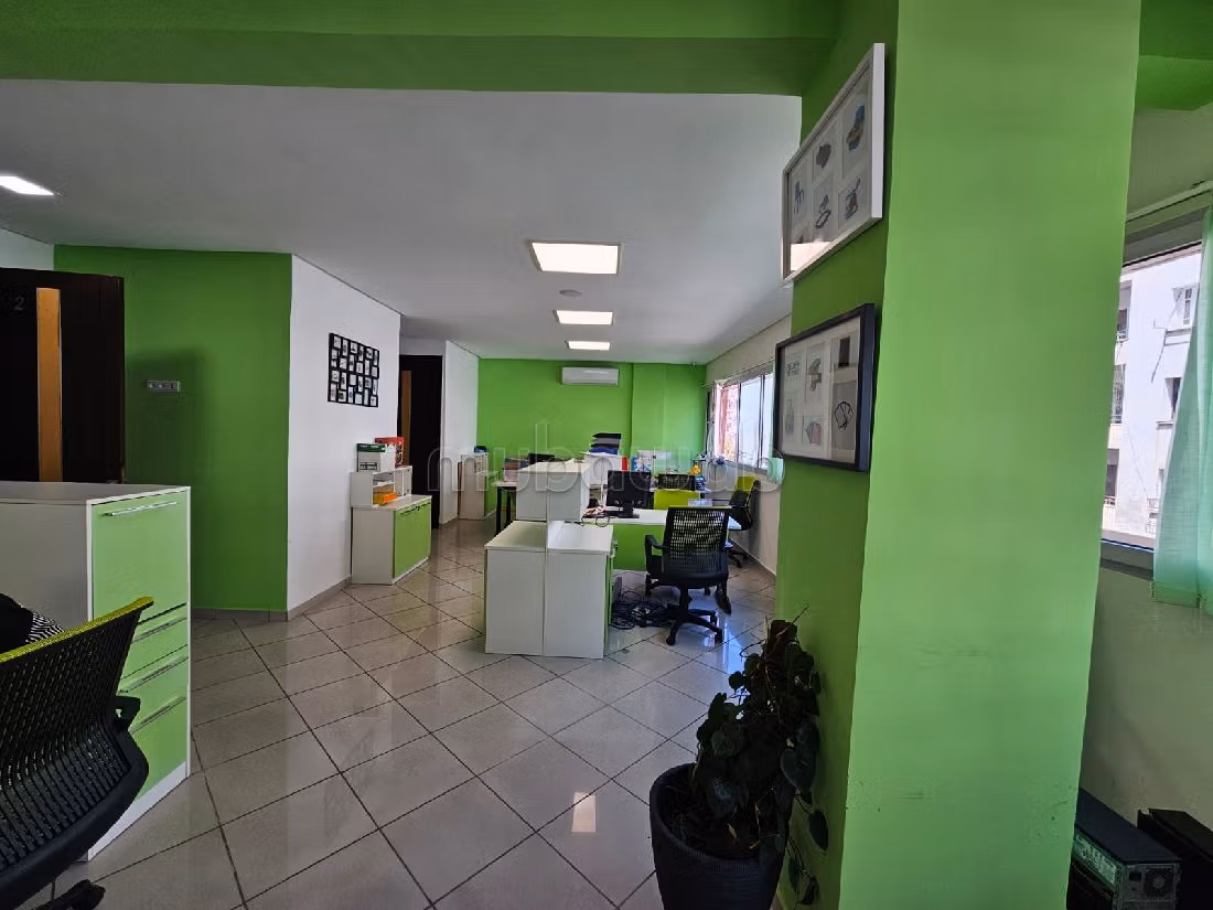 Bureau neuf bien aménagé à vendre