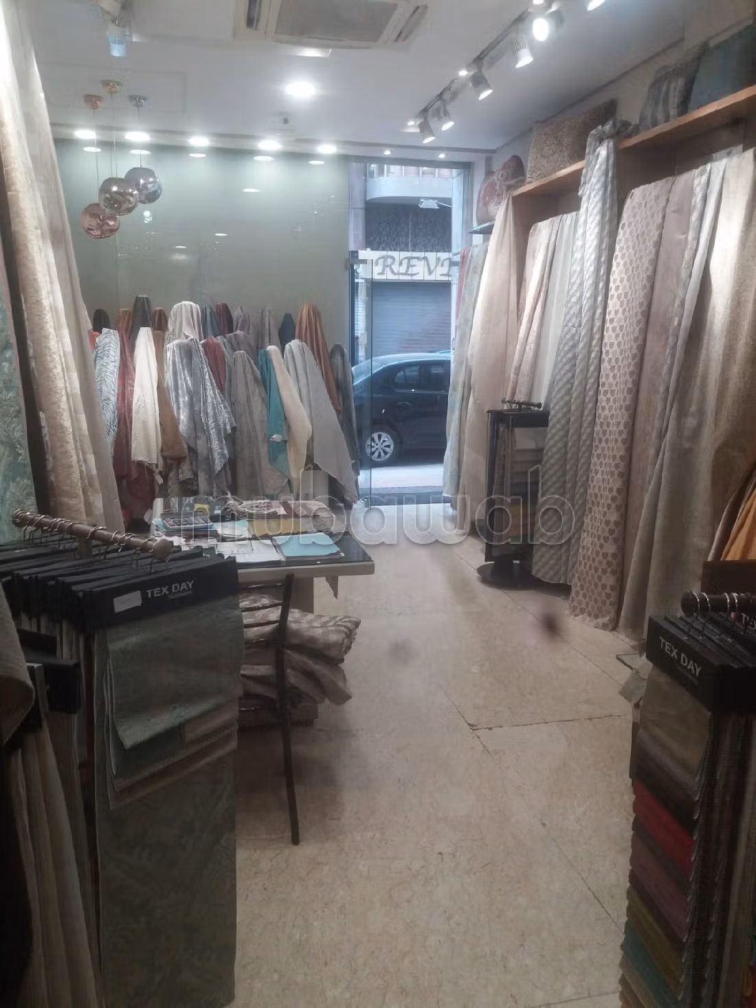 مكاتب ومحلات للبيع ب درب عمر. المساحة 76 م². نظام تكييف الهواء