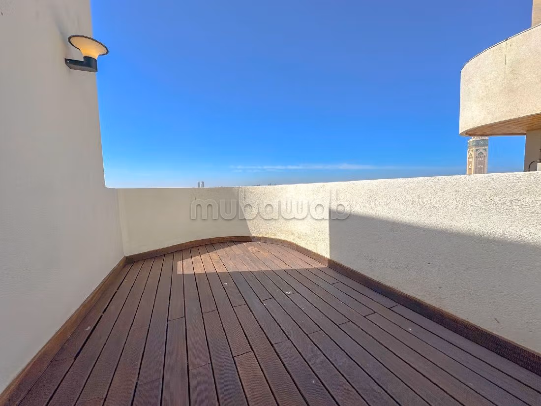 Apartment for rent in Ain Diab. 4 rooms. Carpark and terrace. 