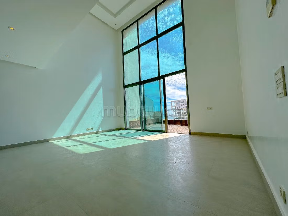 Apartment for rent in Ain Diab. 4 rooms. Carpark and terrace. 