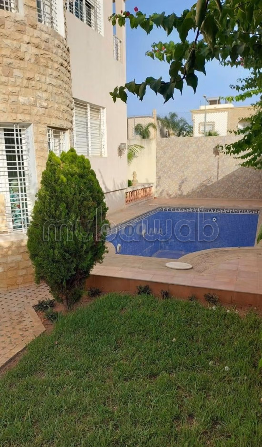 فيلا رائعة للبيع ب الوفاق. 6 غرف جميلة. مسبح و مدفأة