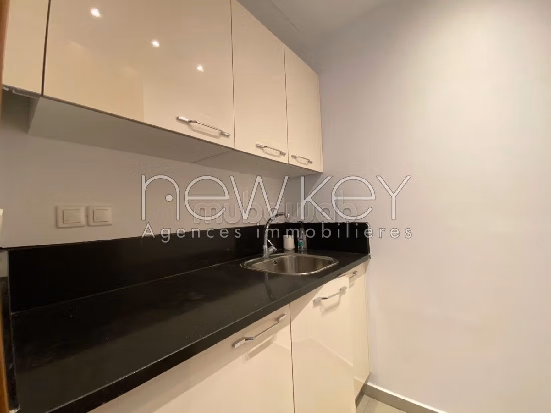 Ufficio da affittare a Les Berges Du Lac 2. Superficie 400 m². Protezione 24 ore su 24