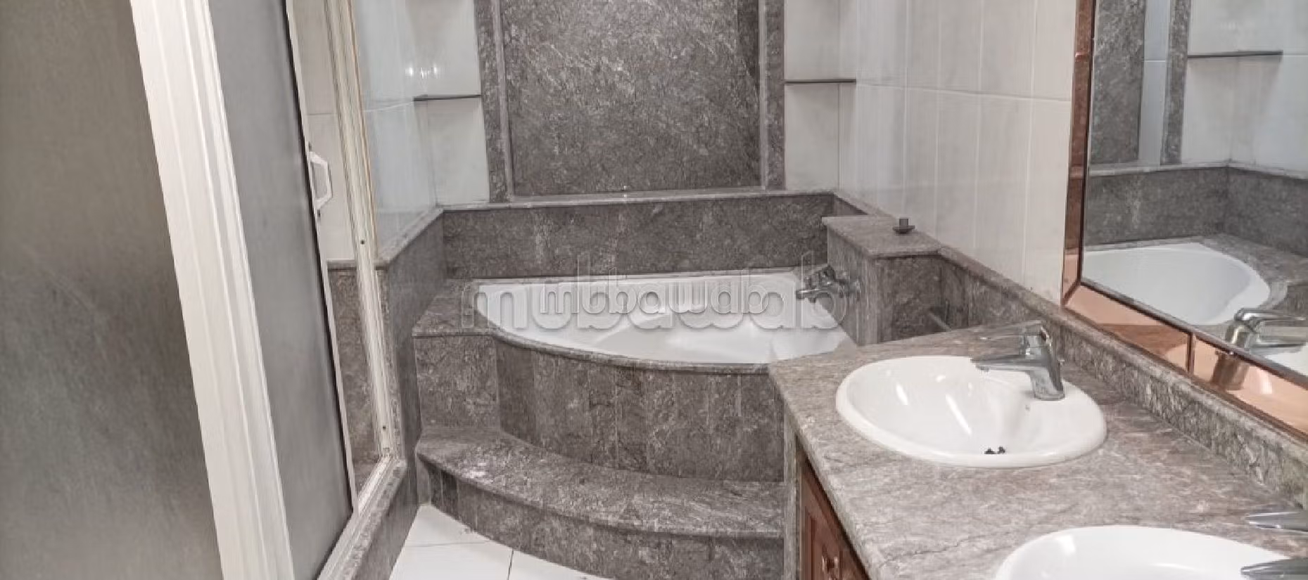 Nu te huur: villa's en luxe woningen in Sidi Maarouf. 6 Slaapkamers. Marokkaanse woonkamer en satellietschotel. 