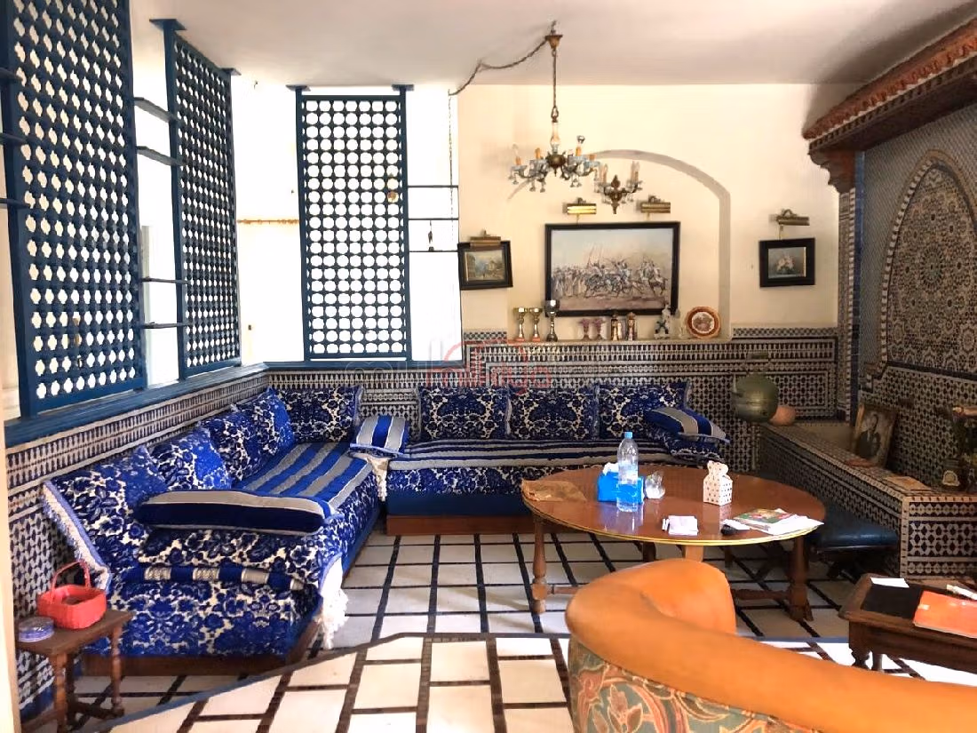 فيلا فخمة للبيع ب مونيكا. 6 قطع. موقف السيارات وشرفة