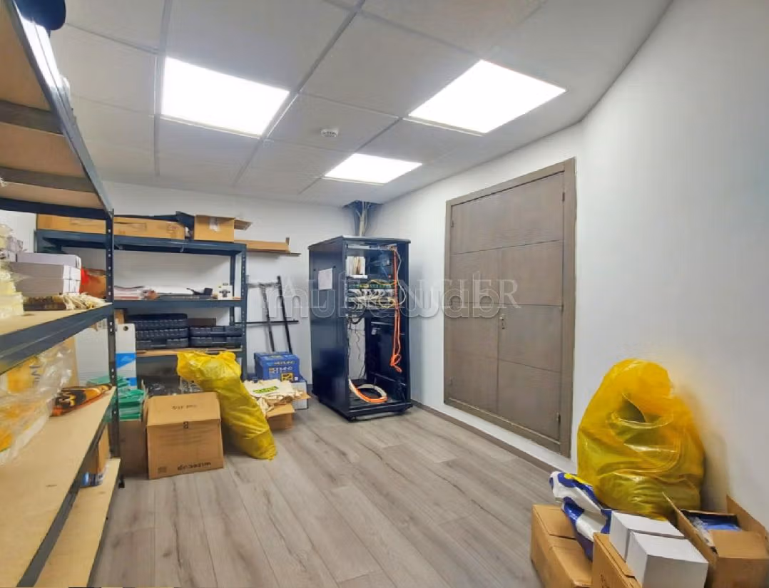 Offices for rent in Sidi Maarouf. Large area 161 m². Cellar