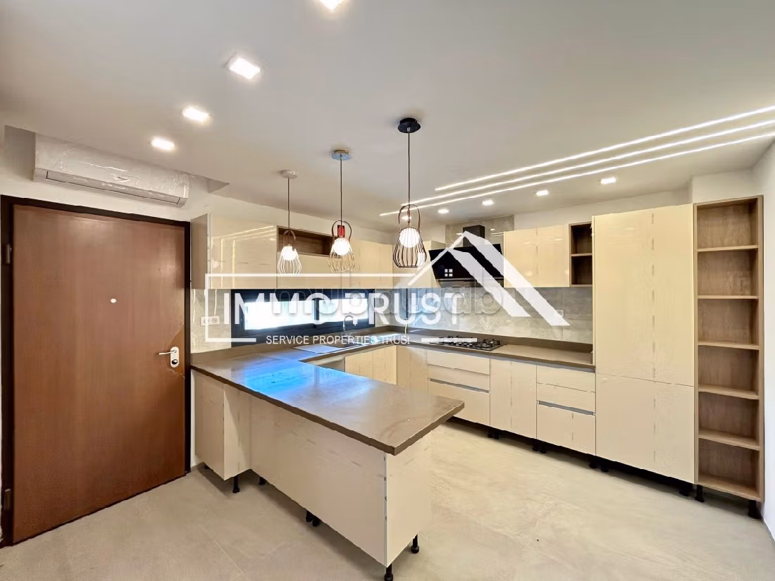 Villa S4 avec piscine jamais habité à La Soukra