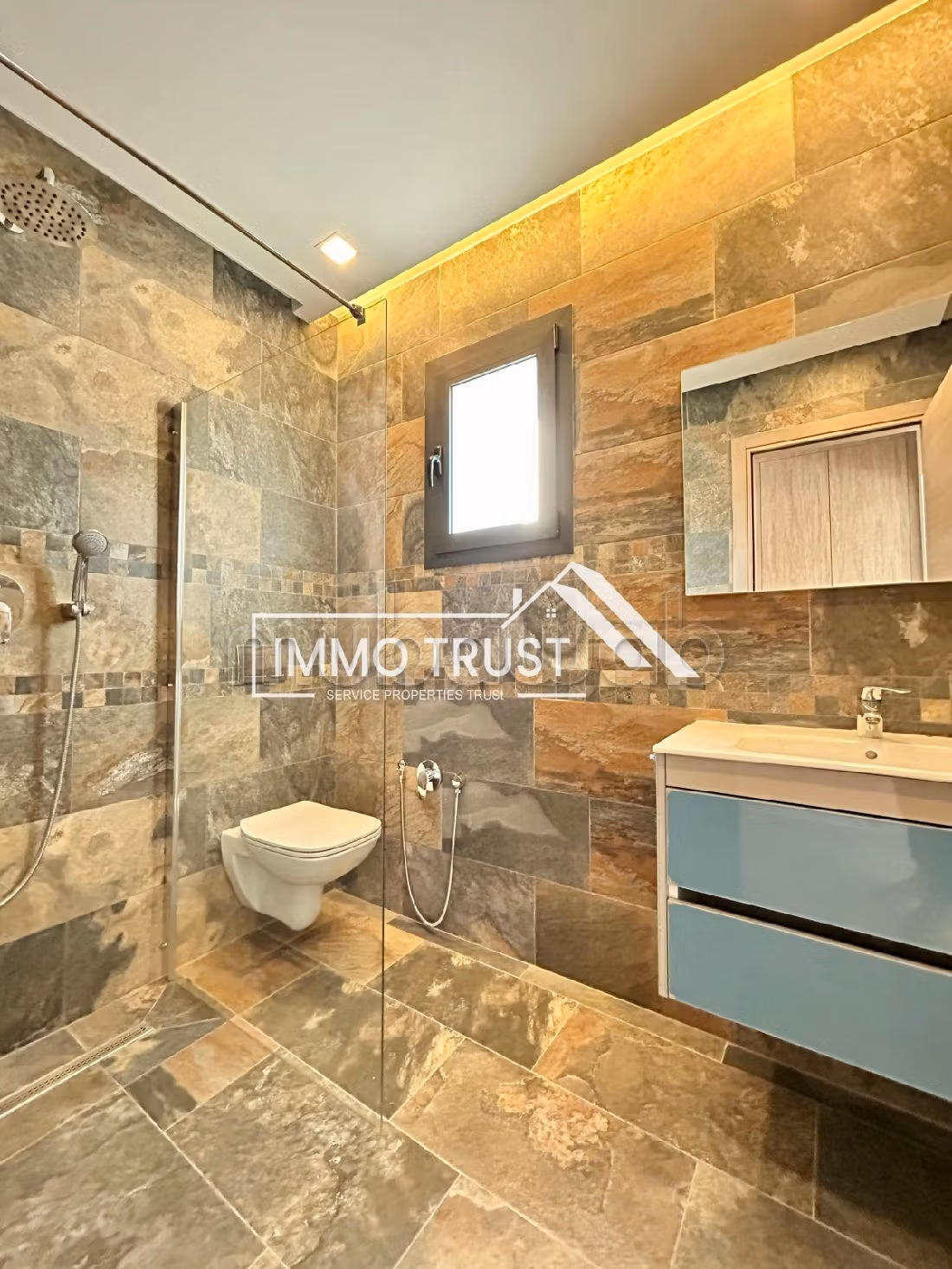 Villa S4 avec piscine jamais habité à La Soukra