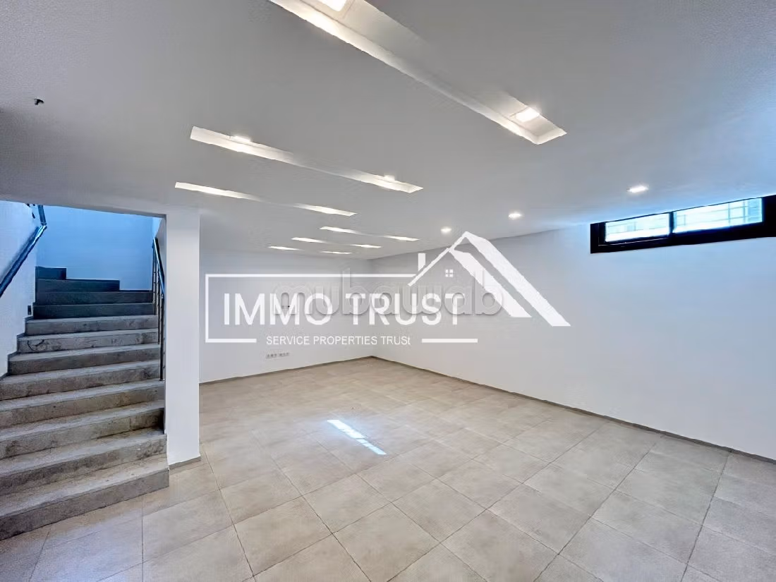 Villa S4 avec piscine jamais habité à La Soukra