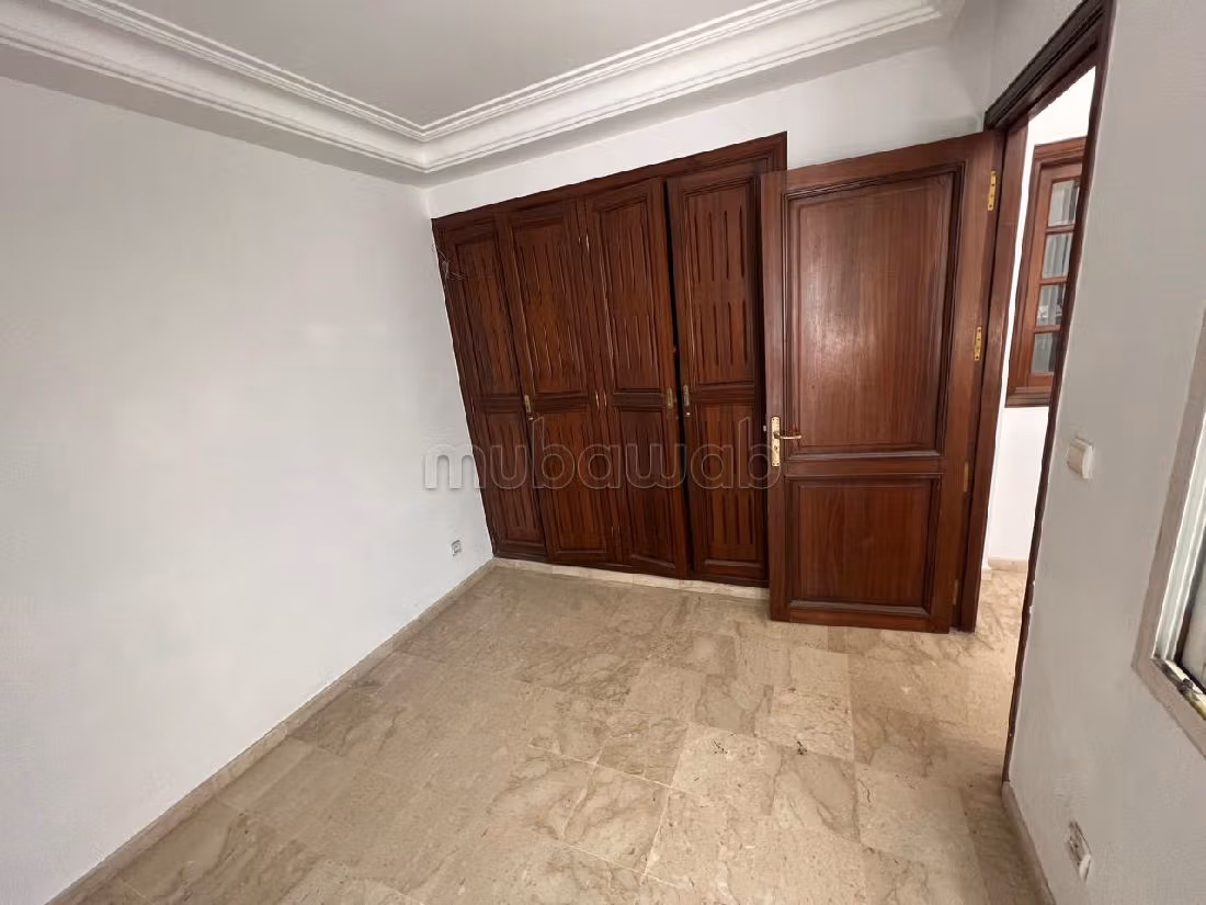 Offices for rent in Racine. Area 196 m². 